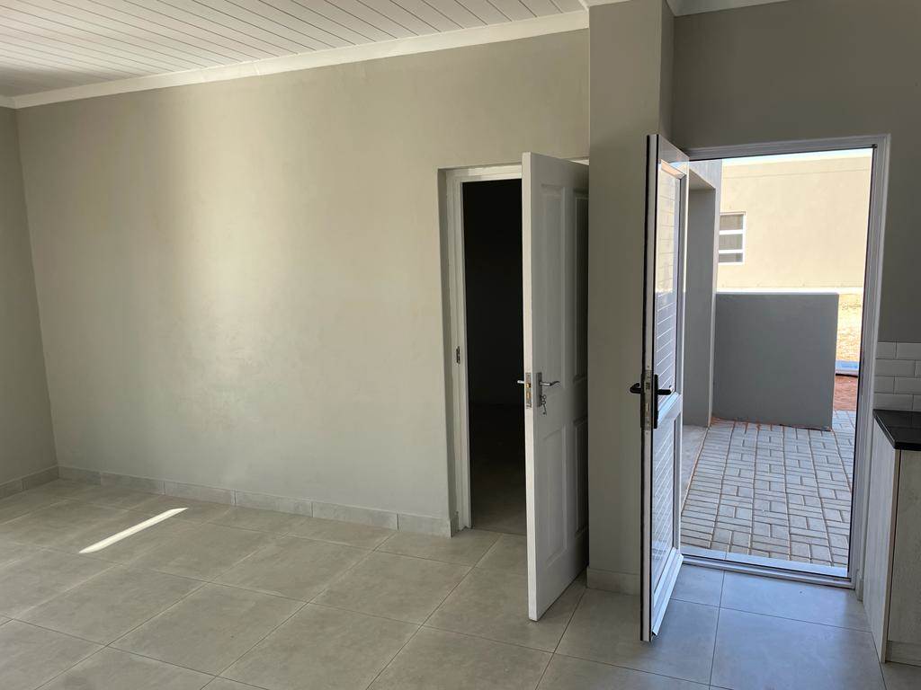 2 Bed House in Strandfontein and surrounds photo number 11
