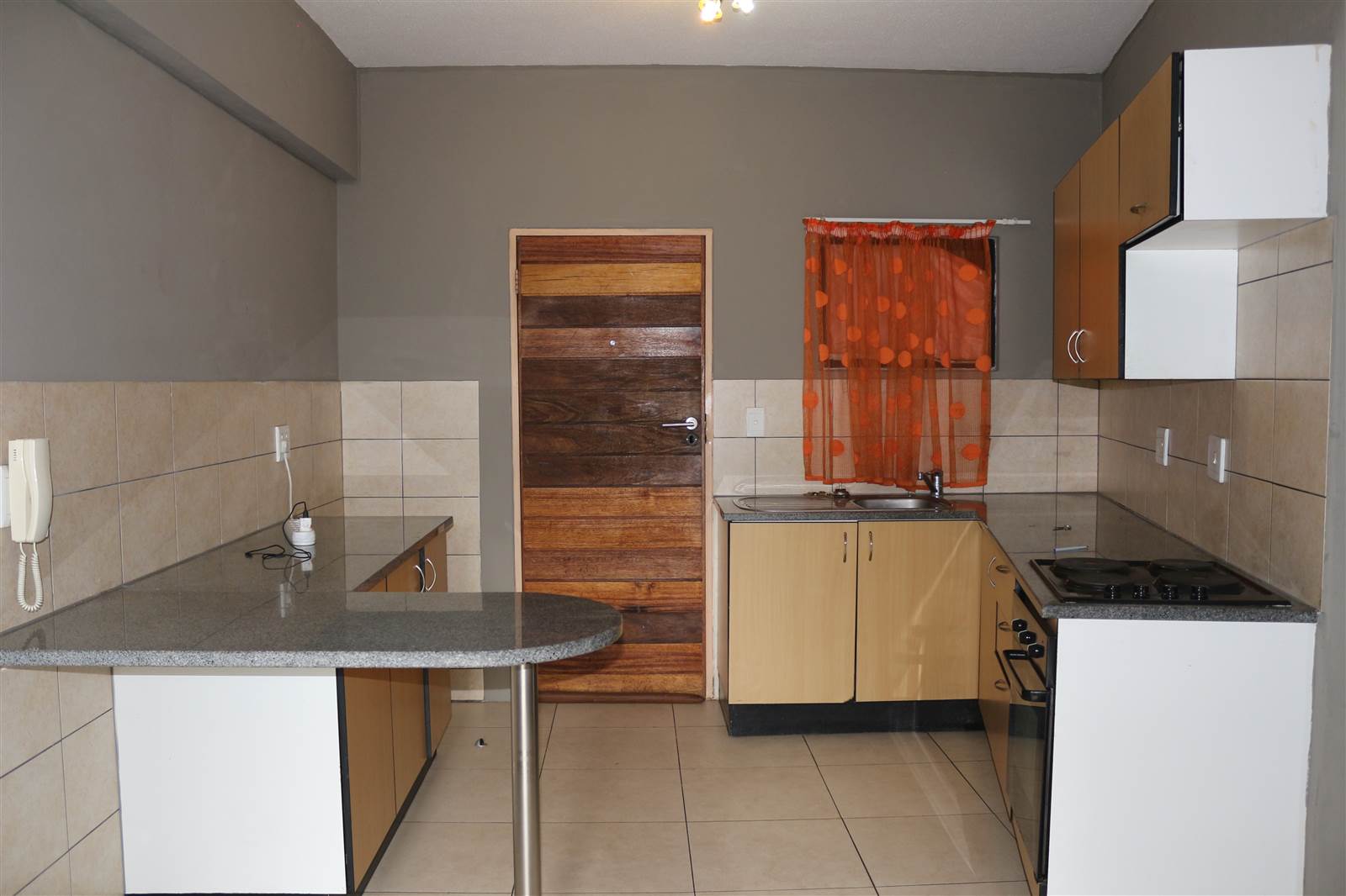 Studio Apartment in Braamfontein Werf photo number 1