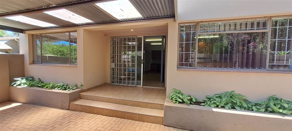 99  m² Office Space in Louis Trichardt photo number 2