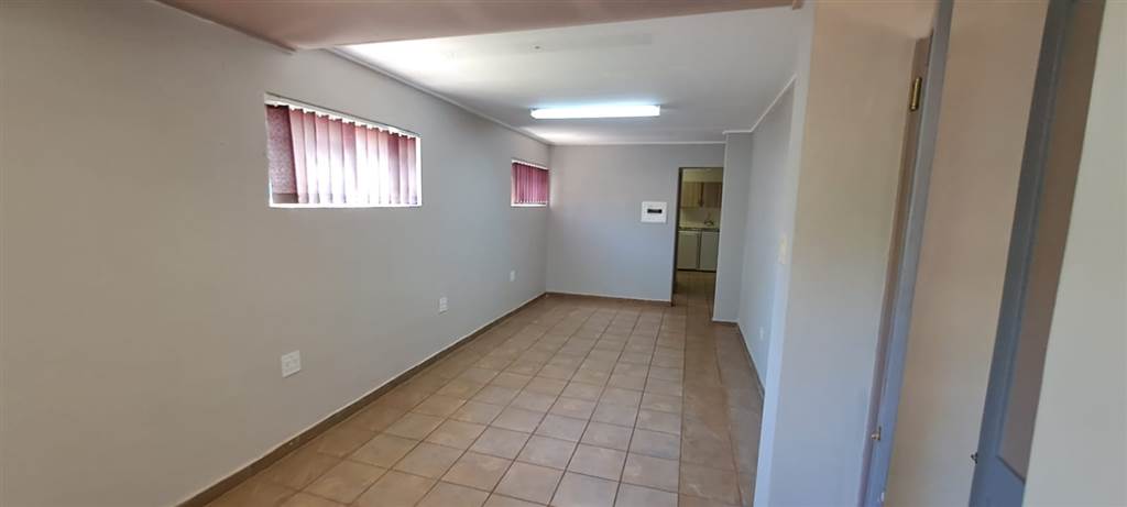 99  m² Office Space in Louis Trichardt photo number 10