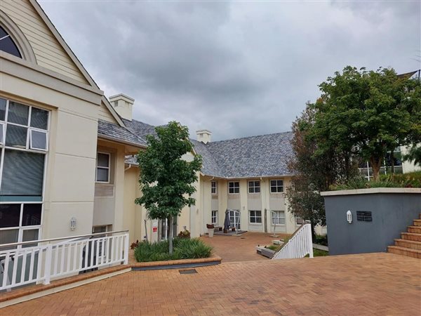 690  m² Commercial space in Bryanston