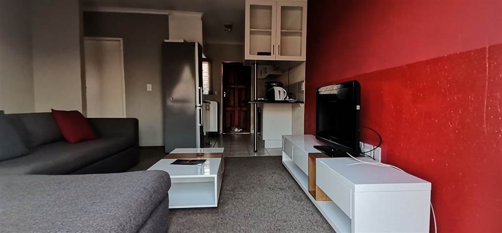 2 Bed Townhouse in Olievenhoutbosch photo number 3