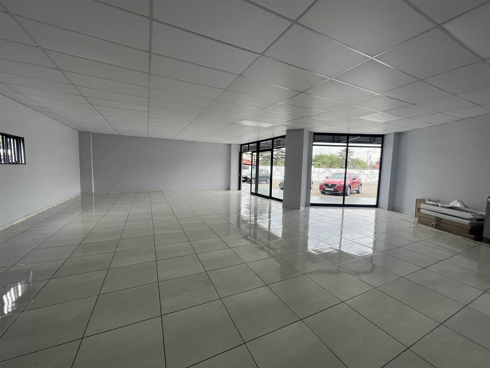 84  m² Commercial space in Lambton photo number 1