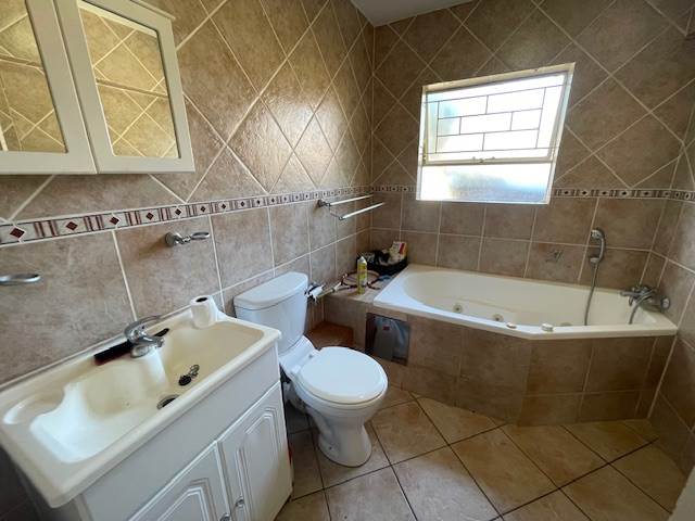 3 Bed Townhouse in Radiokop photo number 6
