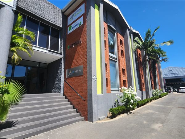 1 015  m² Commercial space