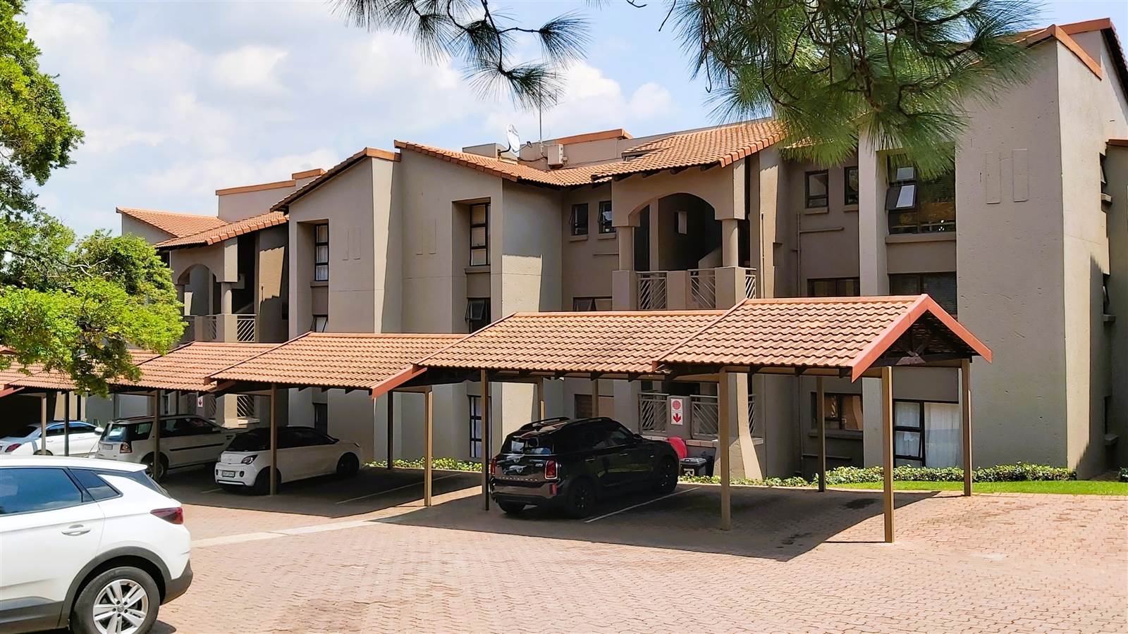2 Bed Apartment in Fourways photo number 1