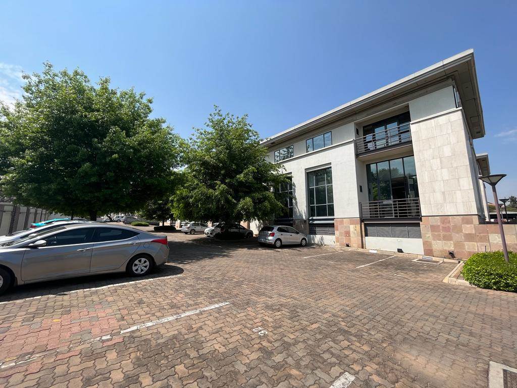 1691  m² Commercial space in Bryanston photo number 2