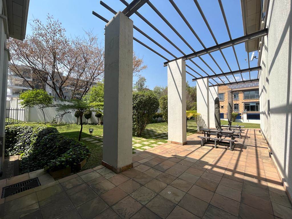 1691  m² Commercial space in Bryanston photo number 4
