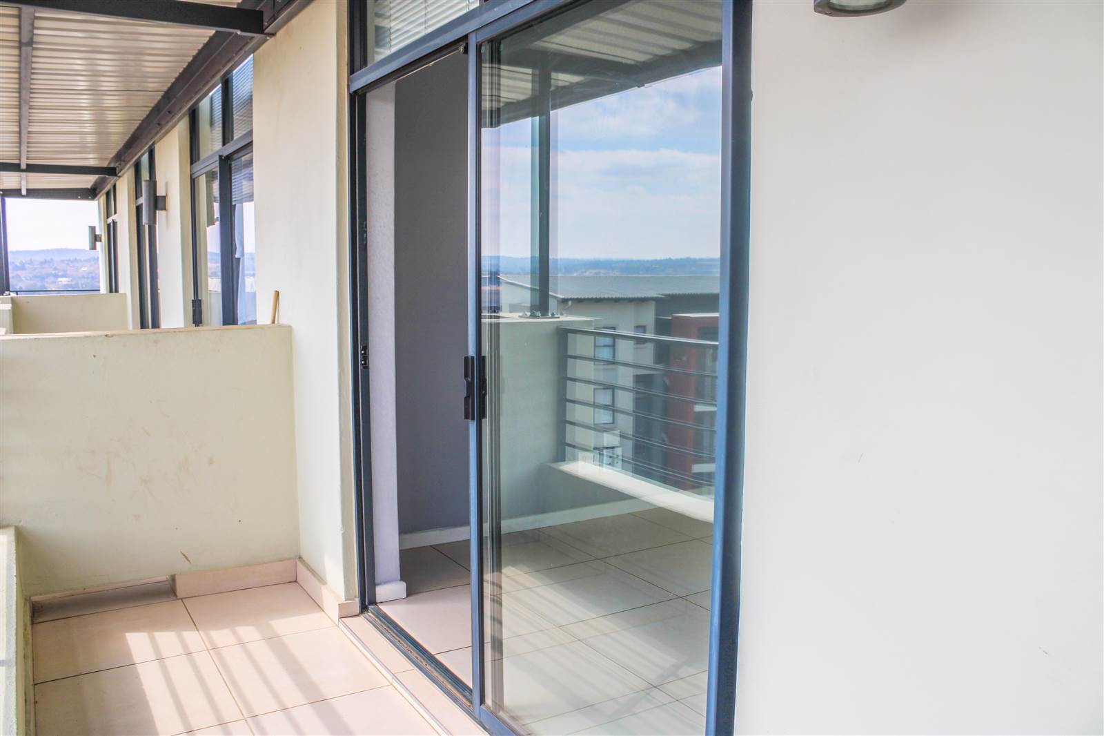 1 Bed Apartment in Fourways photo number 7