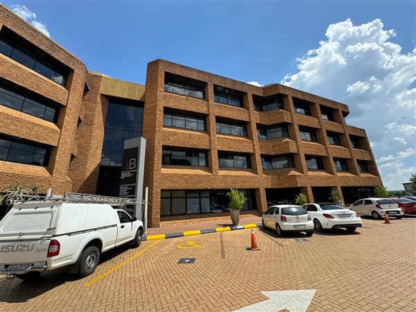 139  m² Commercial space