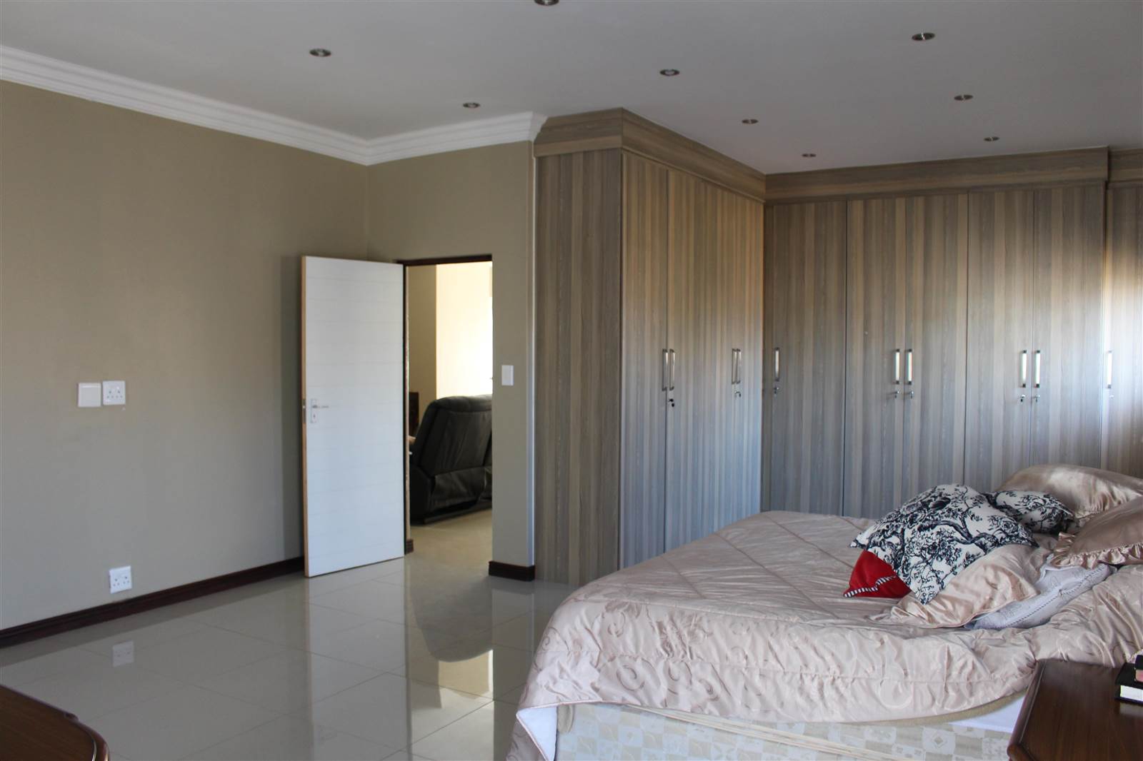 5 Bed House in Zambezi Country Estate photo number 18