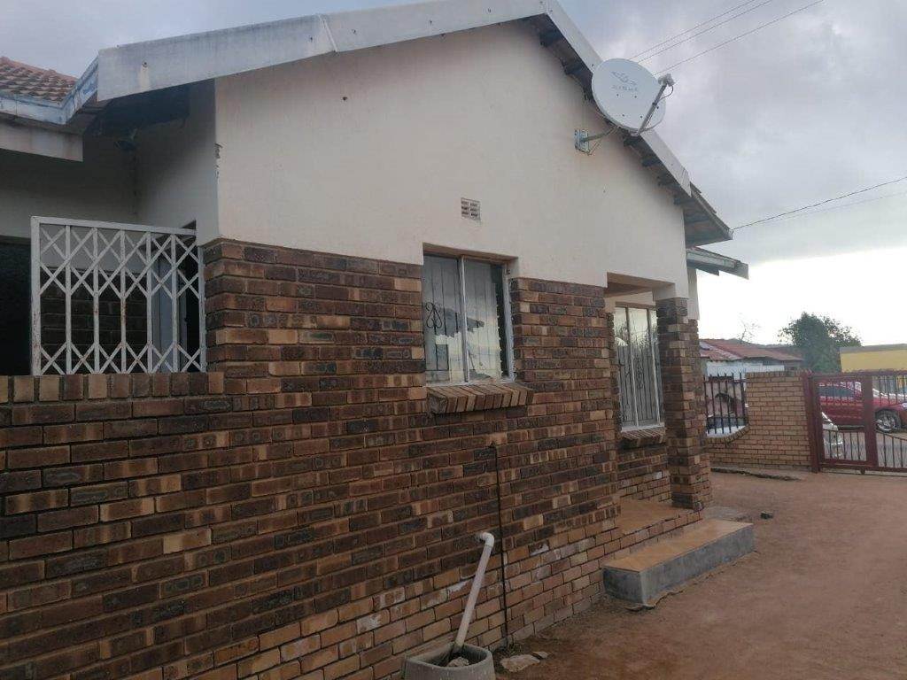 3 Bed House in Mankweng photo number 2