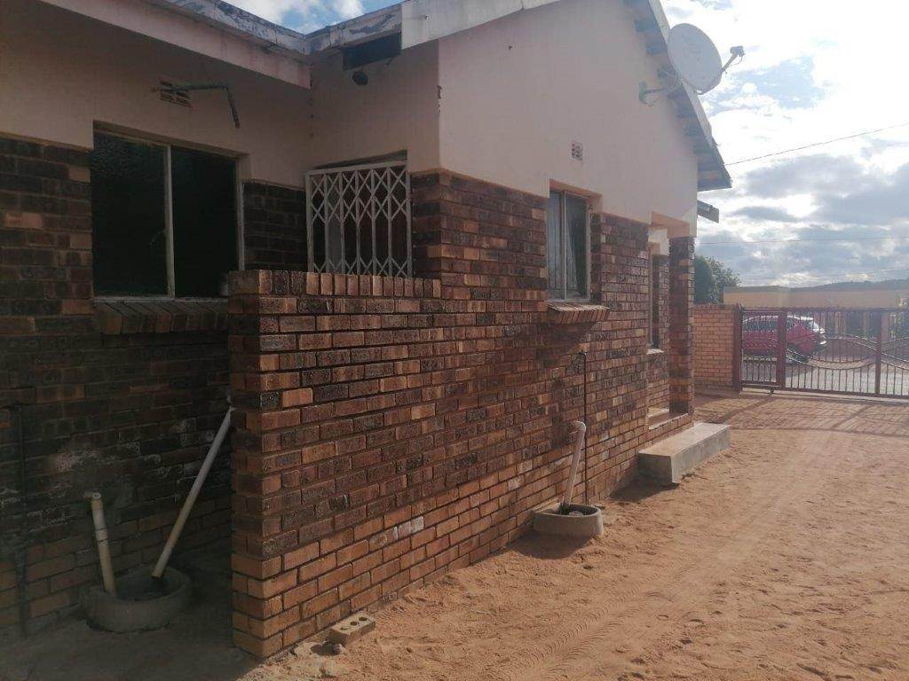 3 Bed House in Mankweng photo number 3