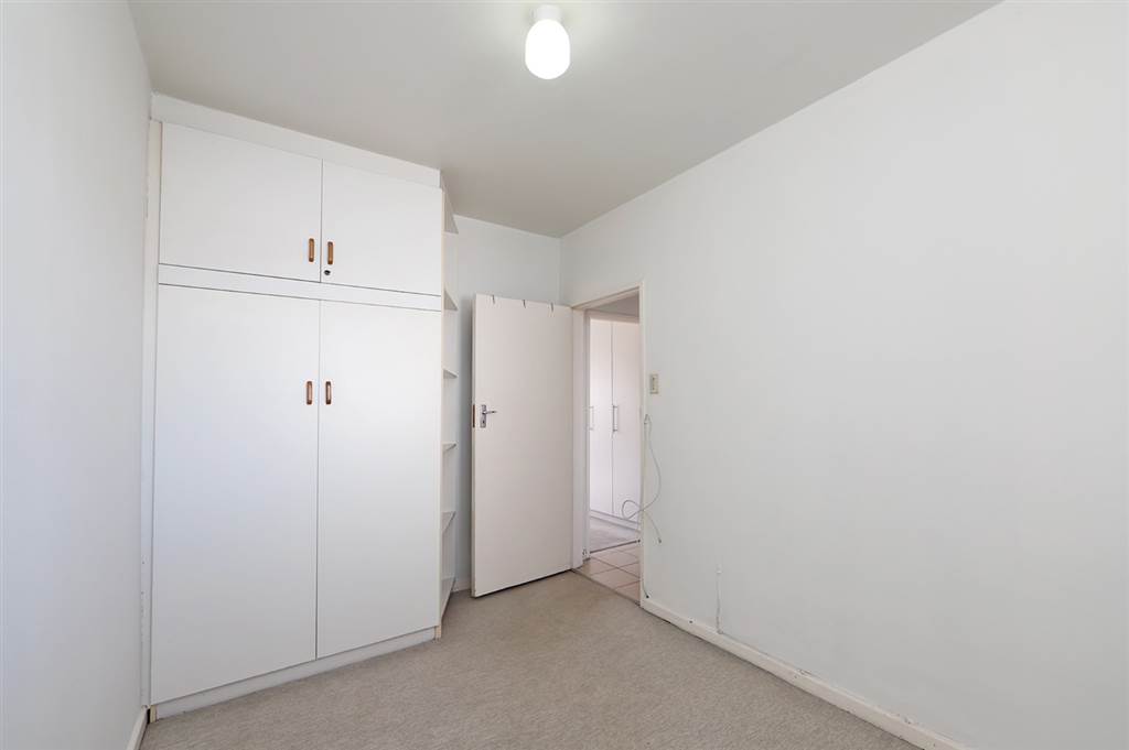 2 Bed Apartment in Plumstead photo number 14