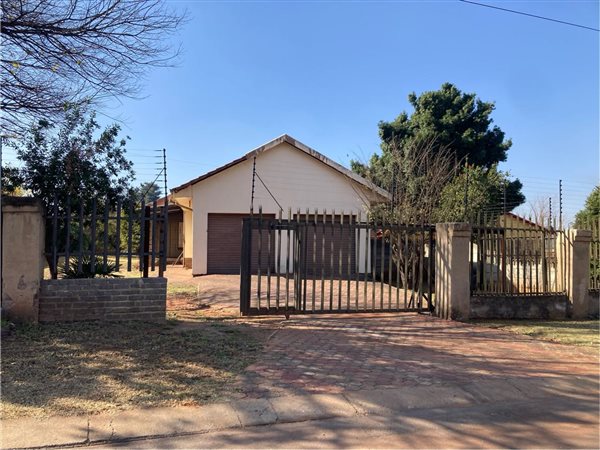 4 Bedroom House 4 Bedroom House