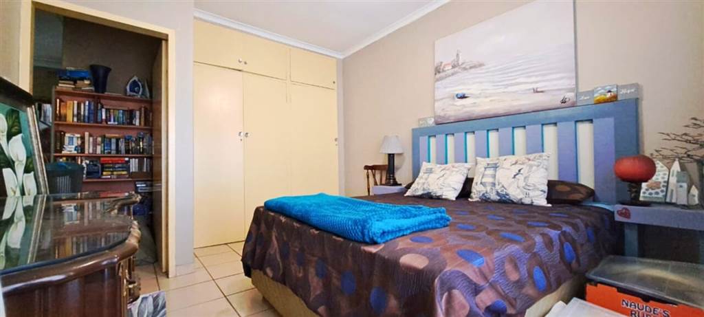 2 Bed Townhouse in Protea Park photo number 11