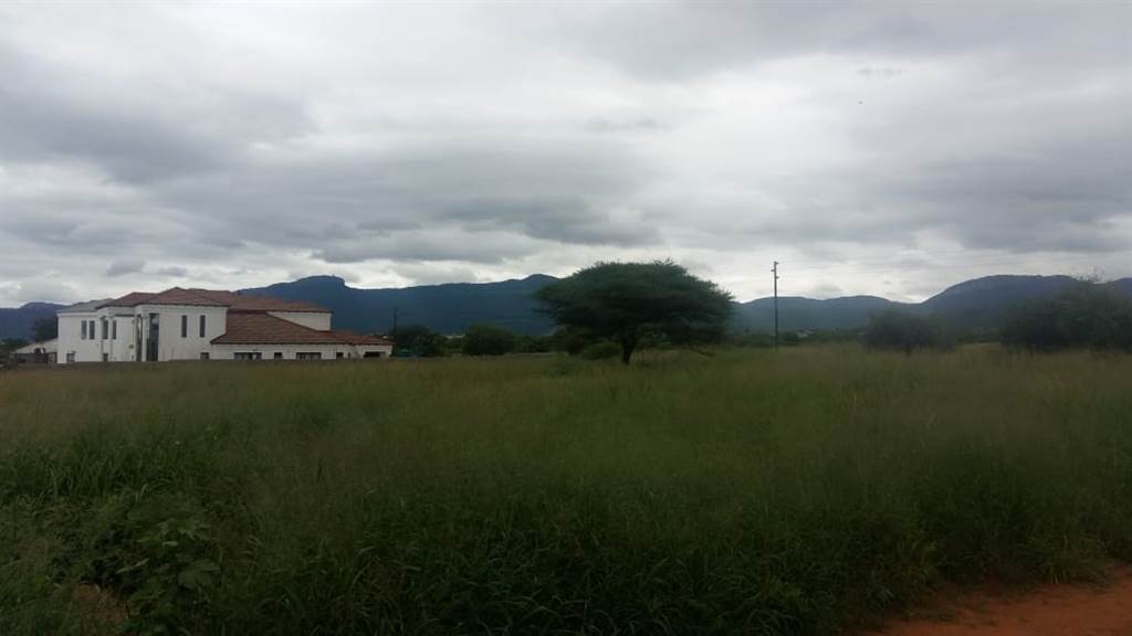 1106 m² Land available in Louis Trichardt photo number 2