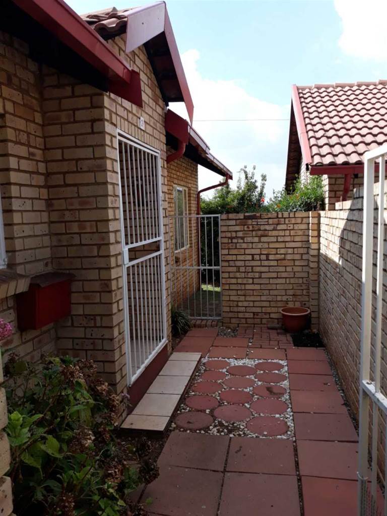 3 Bed Townhouse in Highveld photo number 9