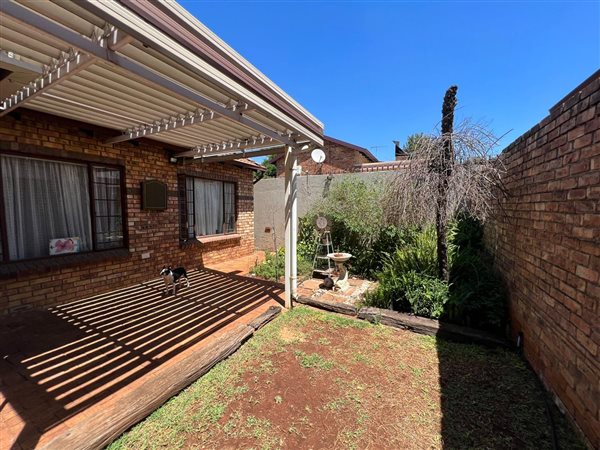 3 Bed Townhouse in Bronberrick