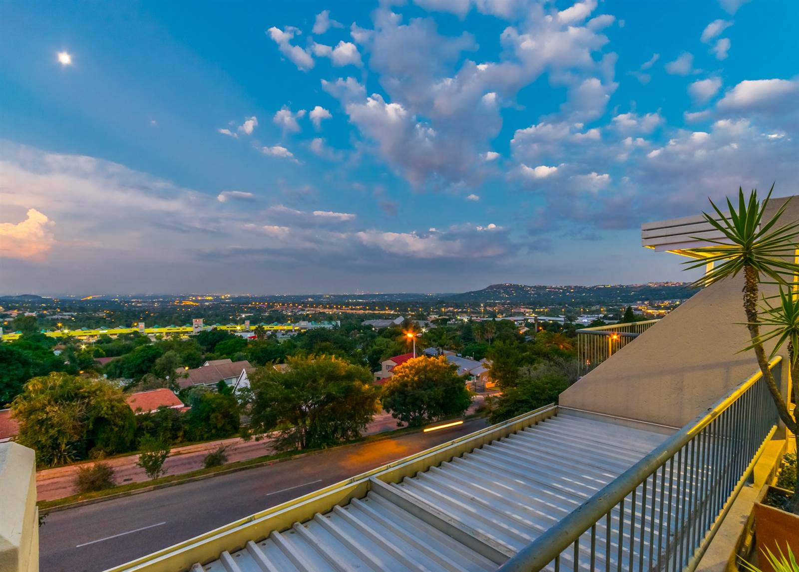 2 Bed Apartment in Constantia Kloof photo number 26