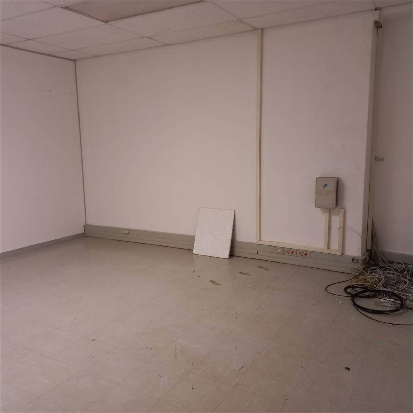 328  m² Office Space in Humerail photo number 14