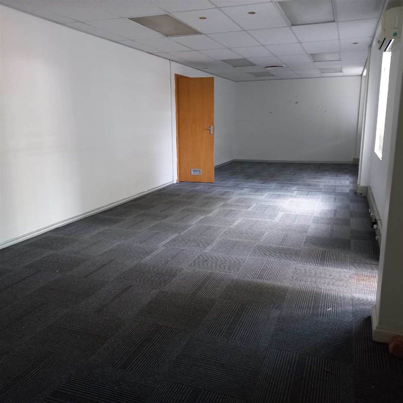328  m² Office Space in Humerail photo number 6