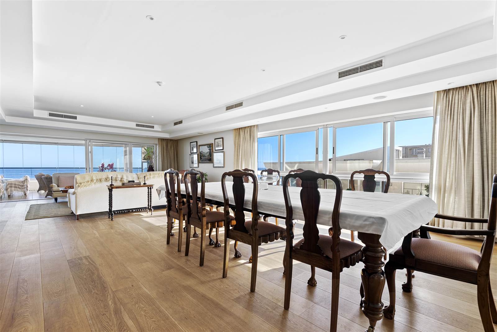4 Bed Apartment in Mouille Point photo number 2
