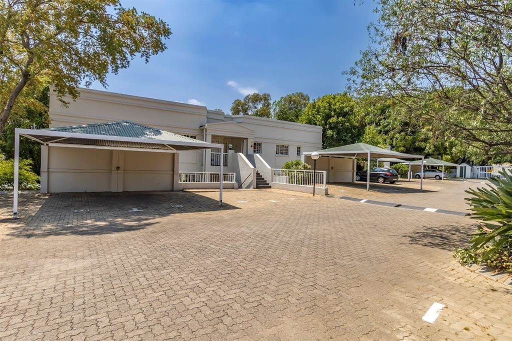 2 Bed Townhouse in Douglasdale photo number 18
