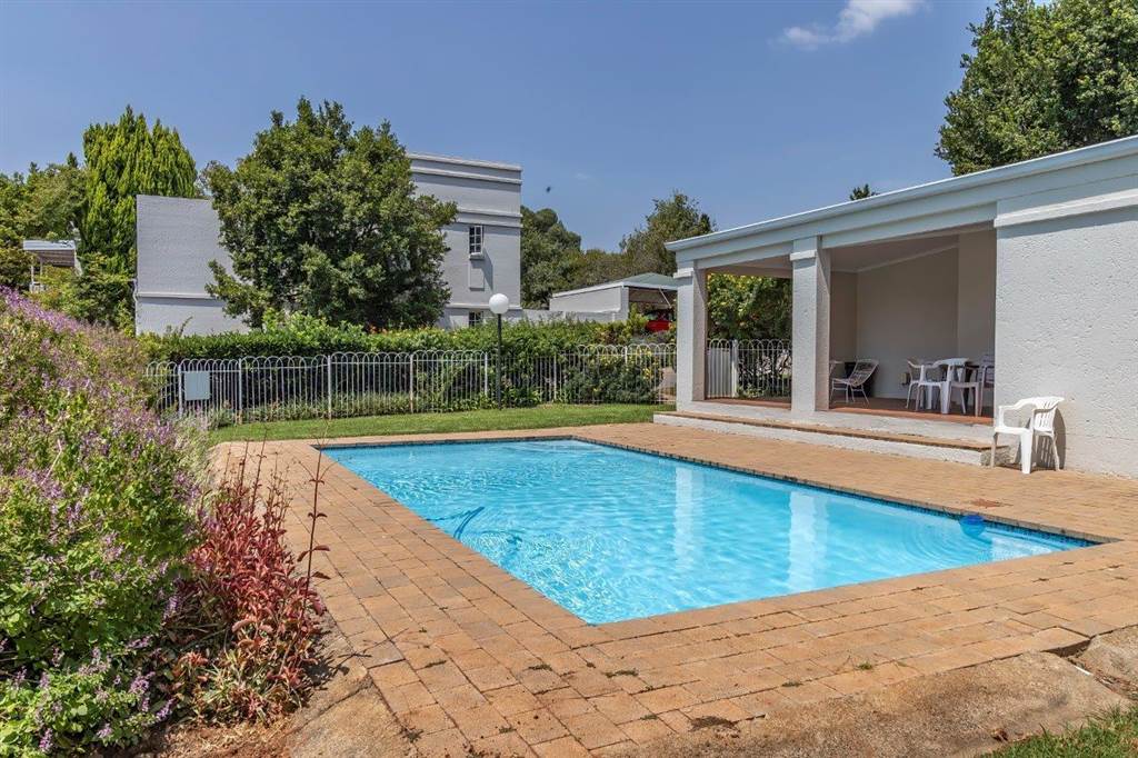 2 Bed Townhouse in Douglasdale photo number 19