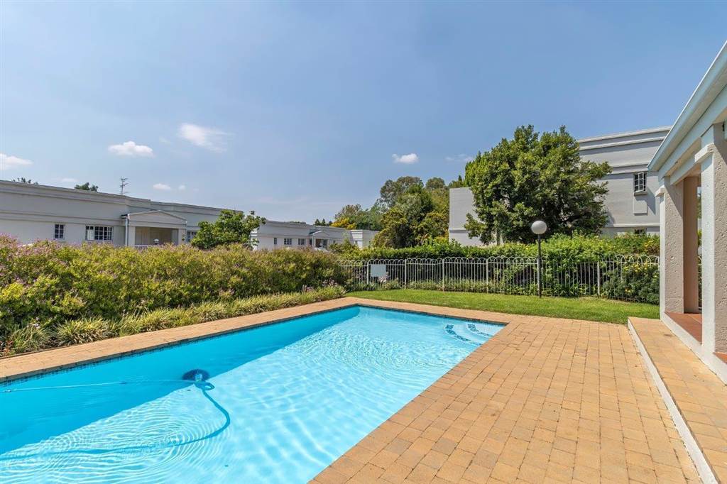 2 Bed Townhouse in Douglasdale photo number 20