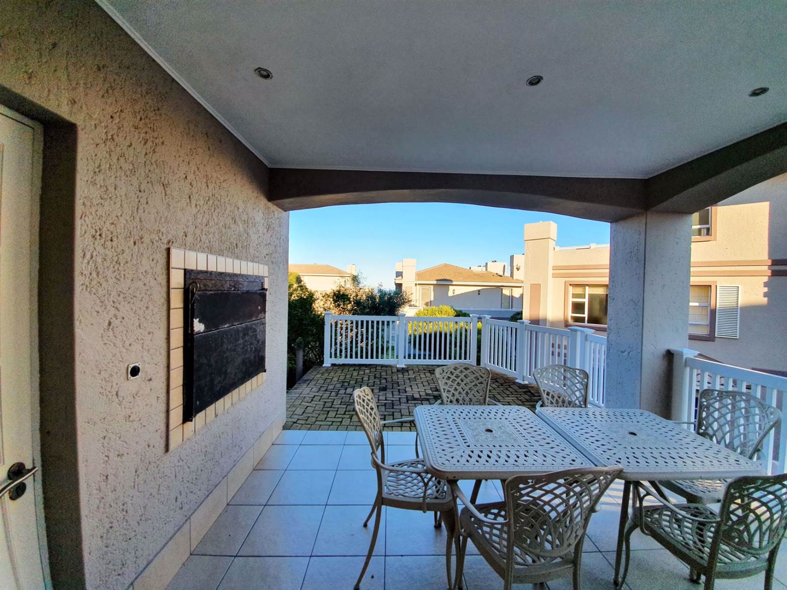 2 Bed Apartment in Pinnacle Point Golf Estate photo number 17