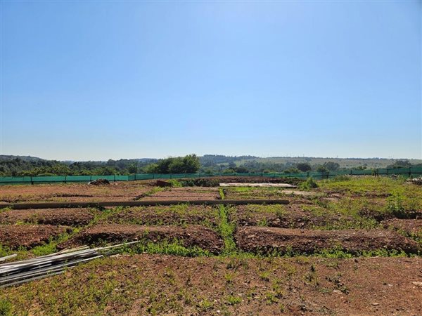 1800 m² Land available in Southdowns Estate