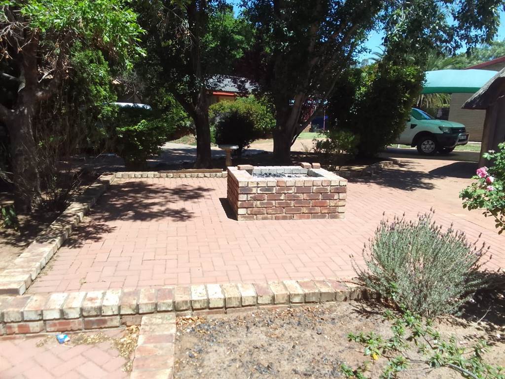 4 Bed Townhouse in Vaal Marina photo number 10