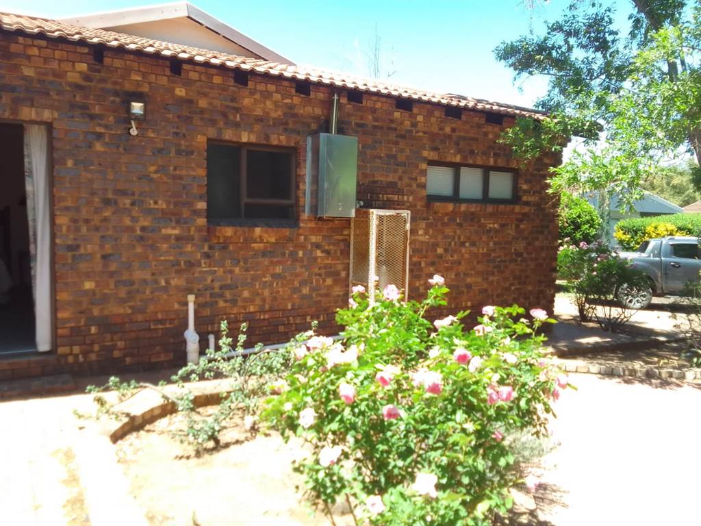 4 Bed Townhouse in Vaal Marina photo number 13