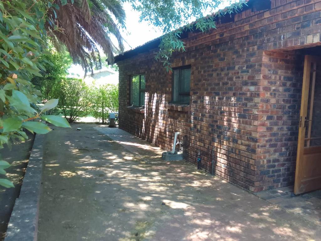 4 Bed Townhouse in Vaal Marina photo number 1