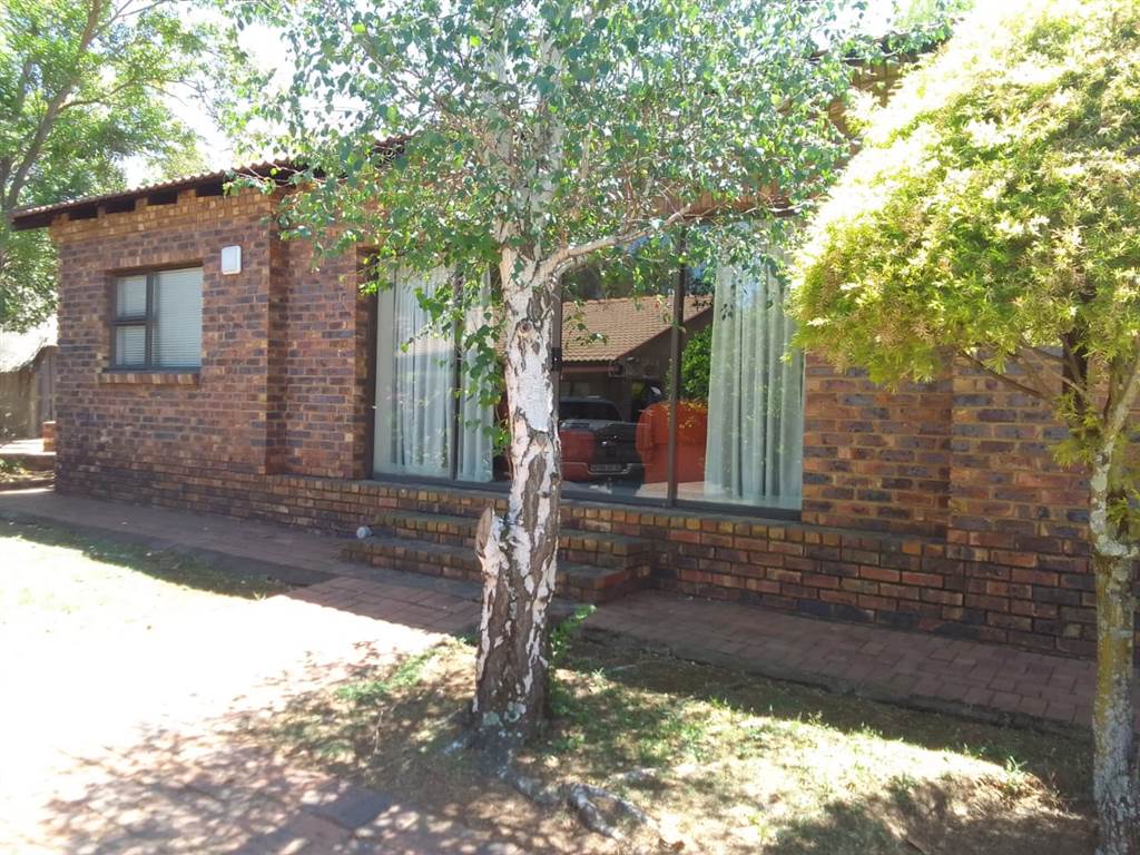 4 Bed Townhouse in Vaal Marina photo number 5