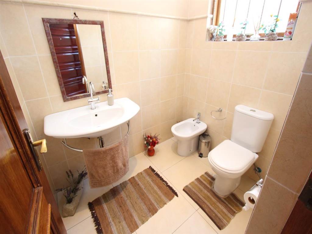 3 Bed House in Oriel photo number 3