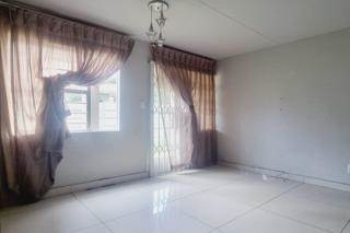 3 Bed Townhouse in Ormonde photo number 8