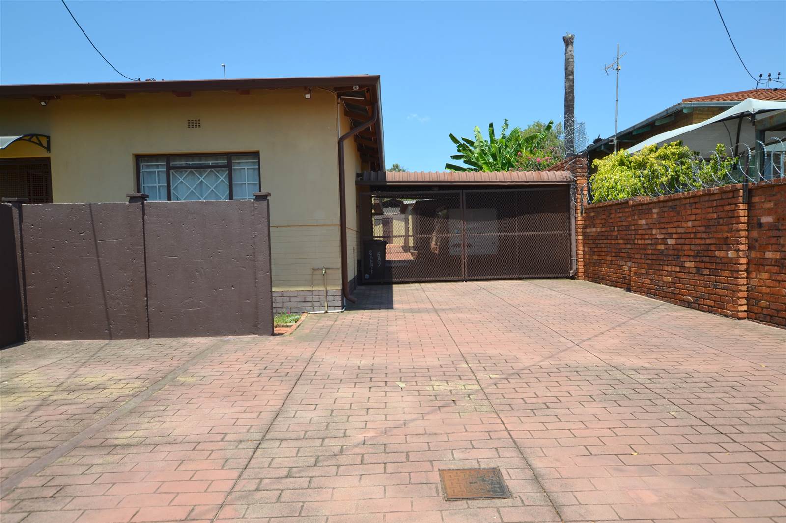 5 Bed House in Pretoria Gardens photo number 2
