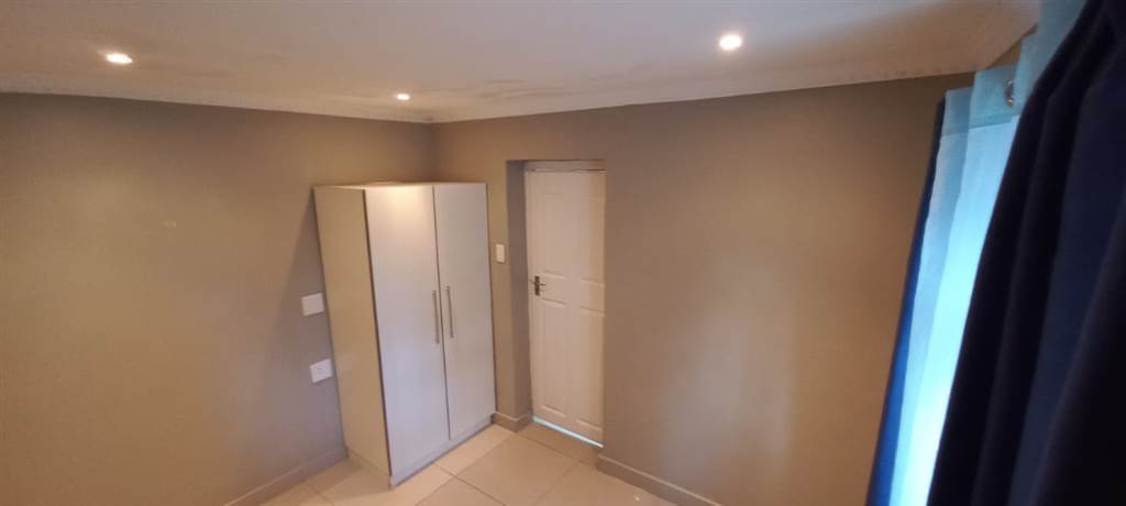 2 Bed Apartment in Morningside photo number 14