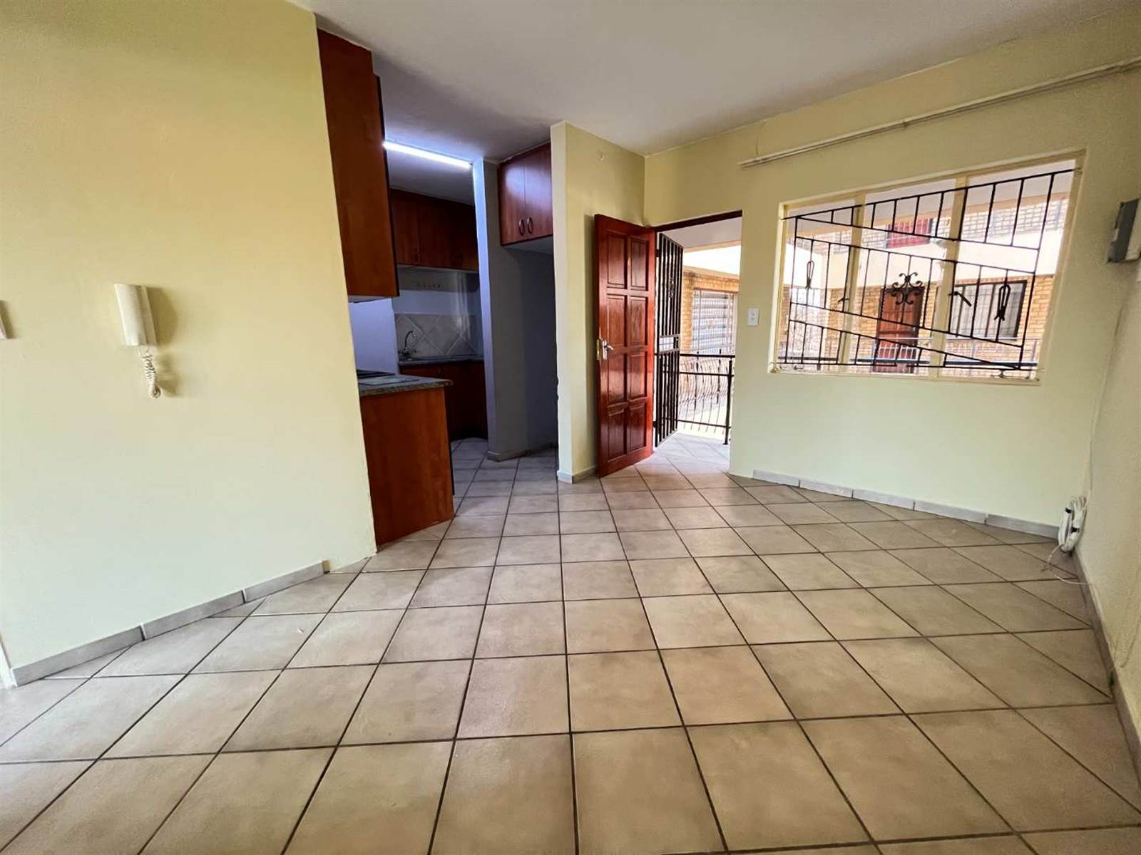 2 Bed Apartment in Randfontein photo number 1