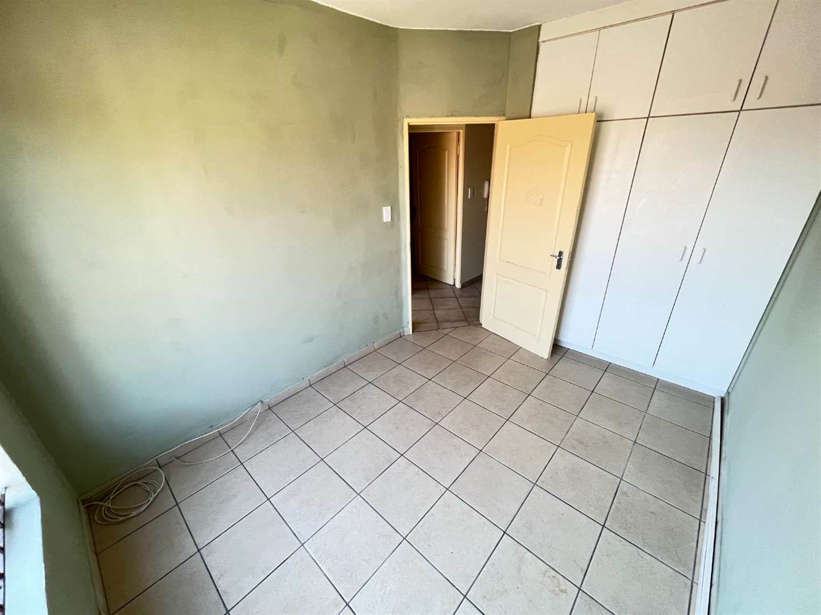 2 Bed Apartment in Randfontein photo number 6