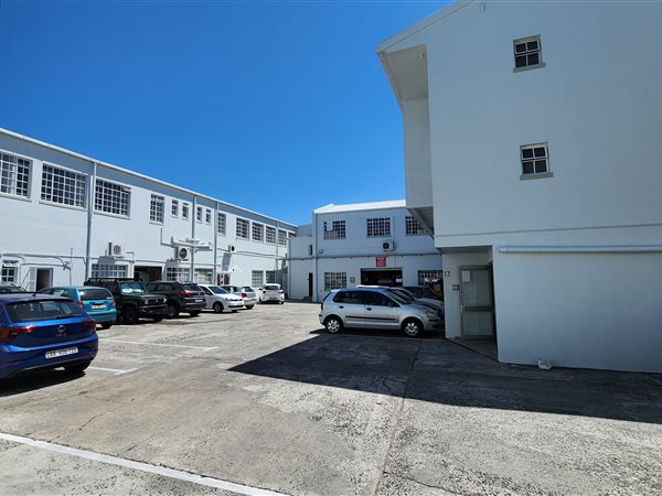 242  m² Commercial space