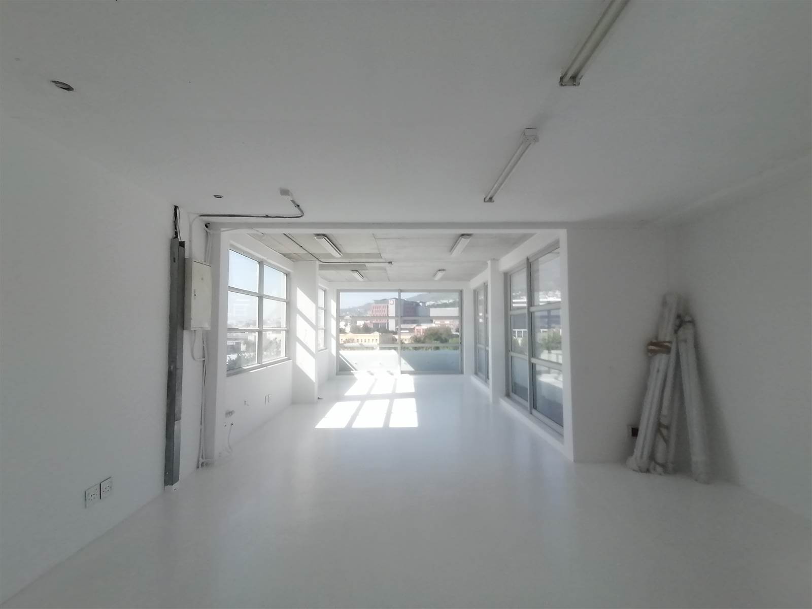 800  m² Commercial space in Vredehoek photo number 8