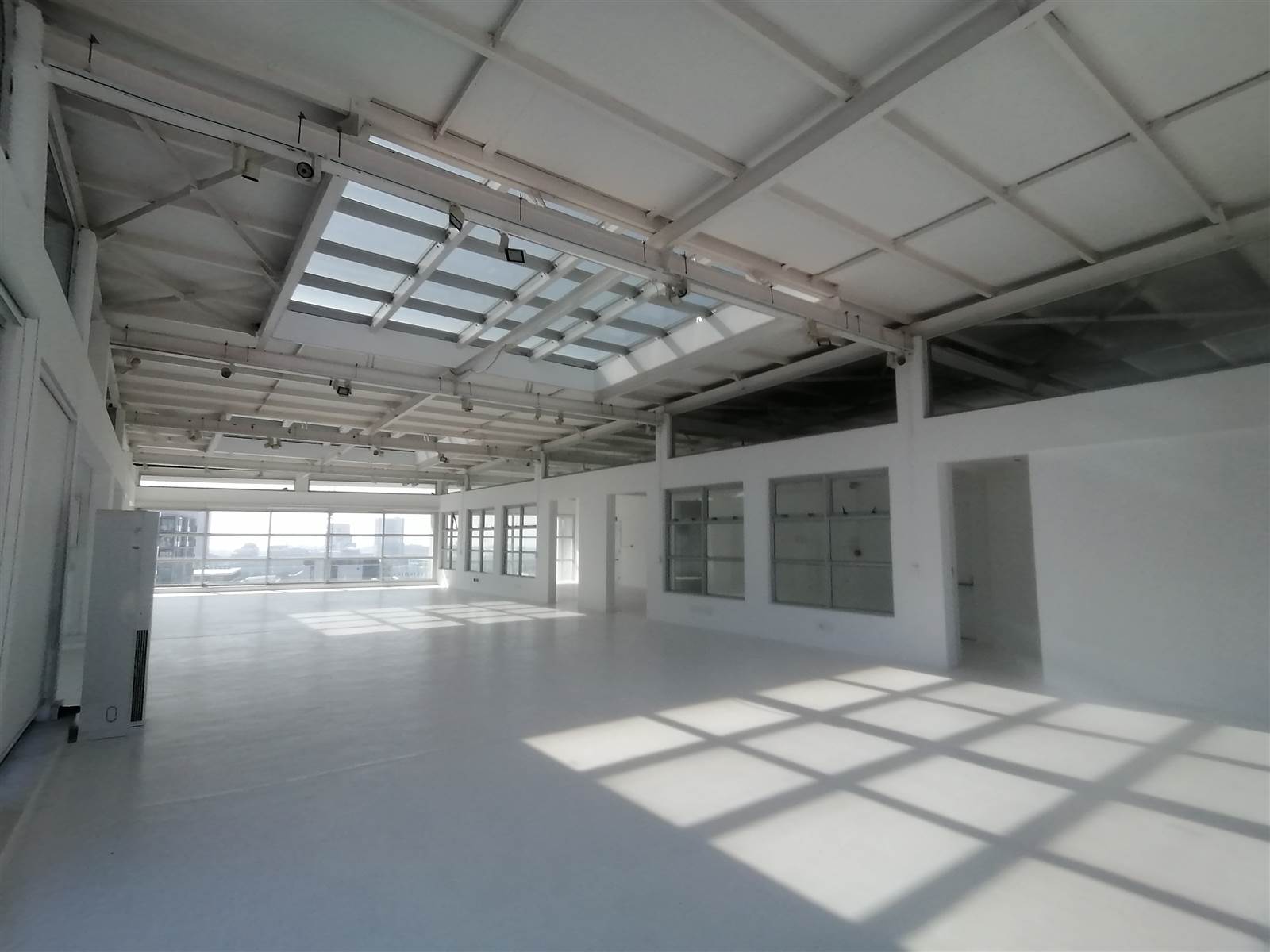 800  m² Commercial space in Vredehoek photo number 5