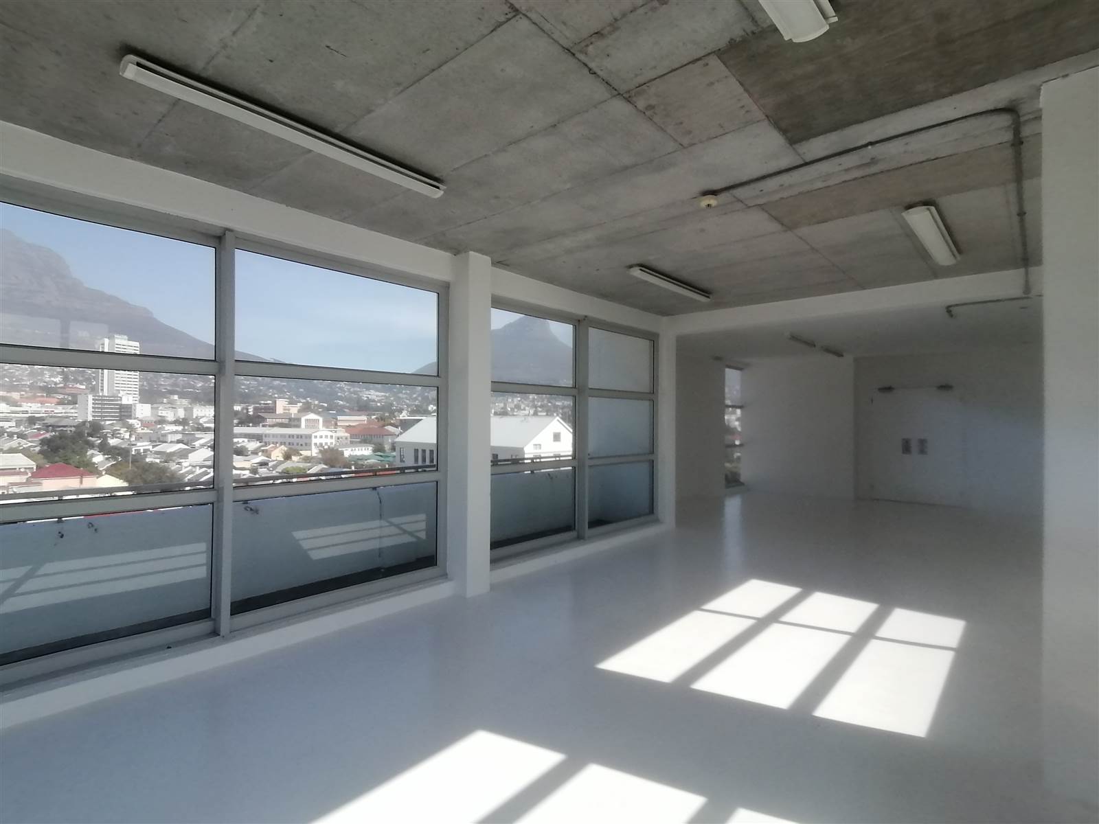 800  m² Commercial space in Vredehoek photo number 6
