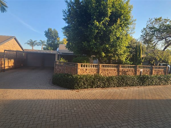 3 Bed Townhouse in Doornpoort and surrounds