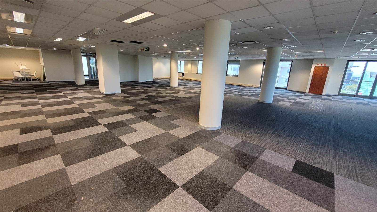 575  m² Office Space in Menlyn photo number 8