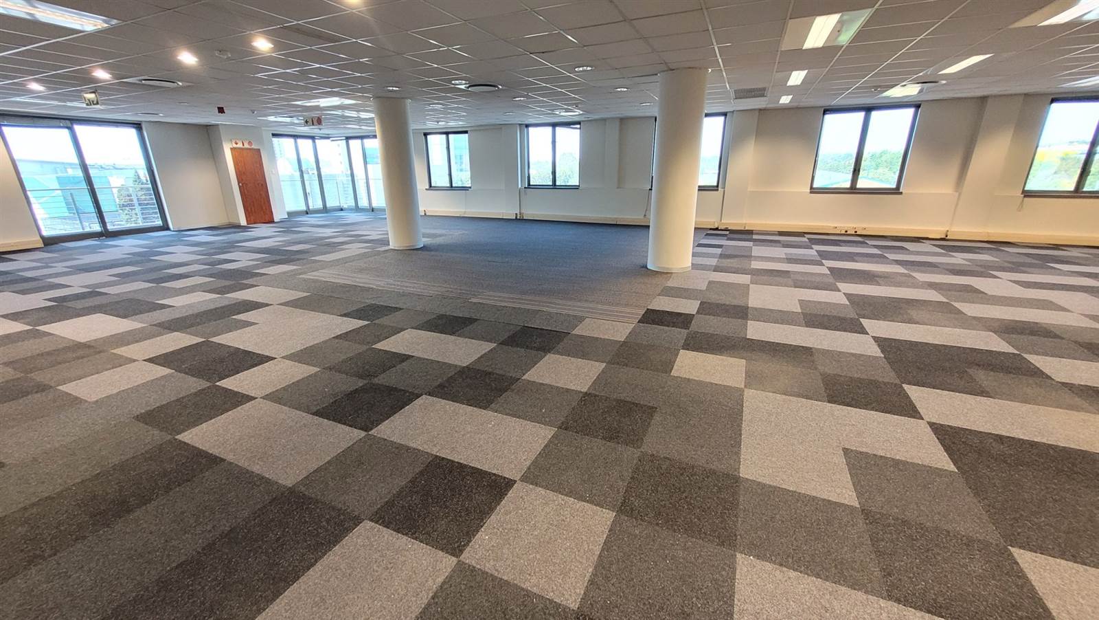 575  m² Office Space in Menlyn photo number 12