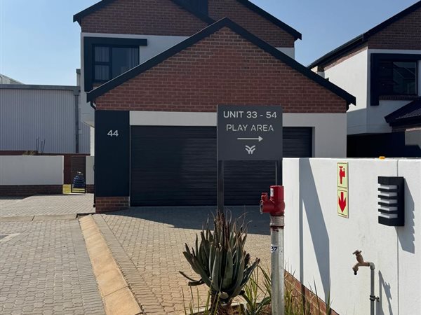 4 Bedroom Townhouse 4 Bedroom Townhouse